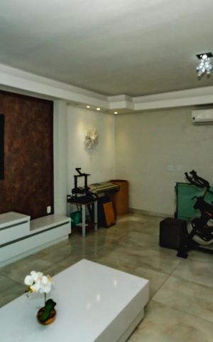 Casa à venda com 245m², 3 quartos e 2 vagasSala de TV