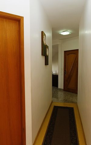 Apartamento à venda com 200m², 4 quartos e 3 vagasCorredor