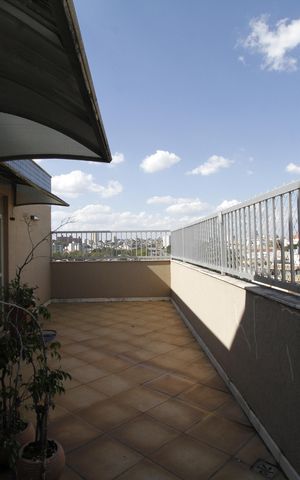 Apartamento à venda com 200m², 4 quartos e 3 vagasCobertura