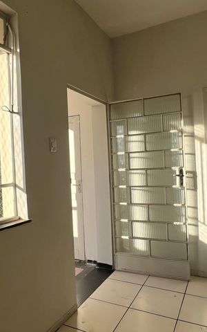 Casa para alugar com 150m², 8 quartos e 2 vagas Casa para alugar com 150m², 8 quartos e 2 vagasSala
