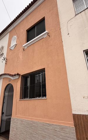 Casa para alugar com 65m², 3 quartos e sem vaga Casa para alugar com 65m², 3 quartos e sem vagaFachada