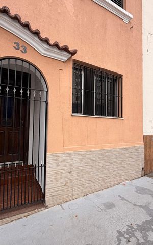 Casa para alugar com 65m², 3 quartos e sem vaga Casa para alugar com 65m², 3 quartos e sem vagaFachada