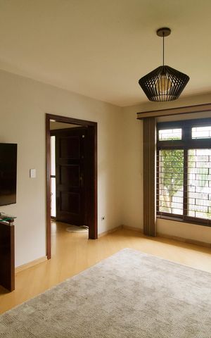 Casa para alugar com 270m², 5 quartos e 3 vagas Casa para alugar com 270m², 5 quartos e 3 vagasSala 1