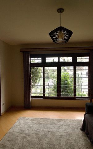 Casa para alugar com 270m², 5 quartos e 3 vagas Casa para alugar com 270m², 5 quartos e 3 vagasSala 1