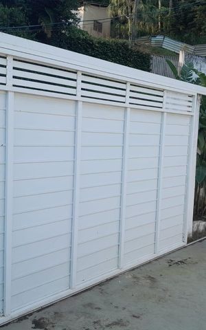 Casa de condomínio à venda com 1116m², 4 quartos e 6 vagas Casa de condomínio à venda com 1116m², 4 quartos e 6 vagasFachada