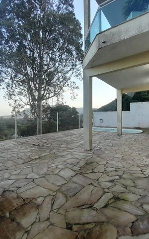 Casa de condomínio à venda com 1116m², 4 quartos e 6 vagas Casa de condomínio à venda com 1116m², 4 quartos e 6 vagasÁrea externa