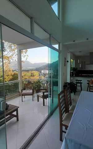 Casa de condomínio à venda com 1116m², 4 quartos e 6 vagas Casa de condomínio à venda com 1116m², 4 quartos e 6 vagasÁrea externa