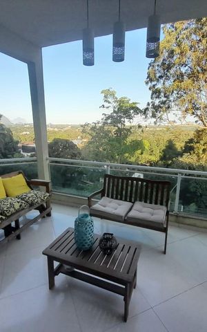 Casa de condomínio à venda com 1116m², 4 quartos e 6 vagas Casa de condomínio à venda com 1116m², 4 quartos e 6 vagasÁrea externa
