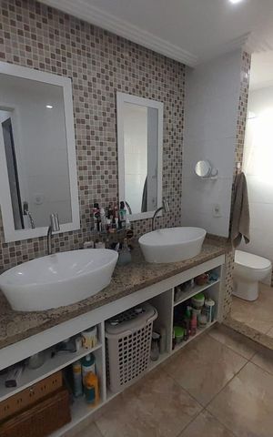 Casa de condomínio à venda com 1116m², 4 quartos e 6 vagas Casa de condomínio à venda com 1116m², 4 quartos e 6 vagasBanheiro 3
