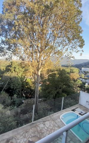 Casa de condomínio à venda com 1116m², 4 quartos e 6 vagas Casa de condomínio à venda com 1116m², 4 quartos e 6 vagasÁrea externa