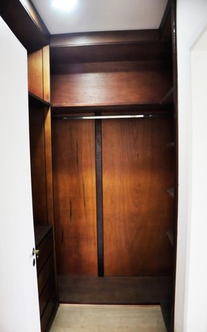 Casa à venda com 450m², 7 quartos e 6 vagas Casa à venda com 450m², 7 quartos e 6 vagasDetalhe - Closet