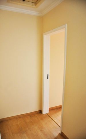 Casa à venda com 450m², 7 quartos e 6 vagas Casa à venda com 450m², 7 quartos e 6 vagasDetalhe - Quarto 05 com Suíte, Closet e Varanda