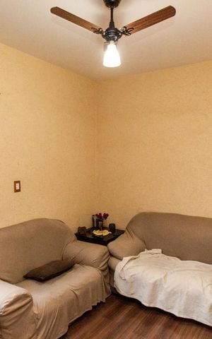Casa à venda com 200m², 4 quartos e 2 vagas Casa à venda com 200m², 4 quartos e 2 vagasSala de TV