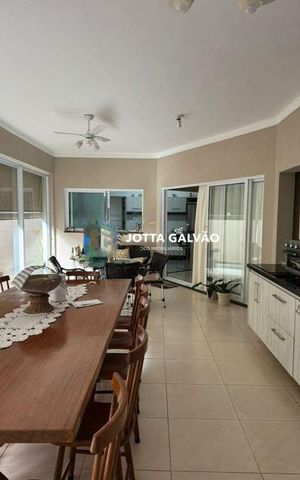 Casa de condomínio à venda com 275m², 3 quartos e 4 vagas