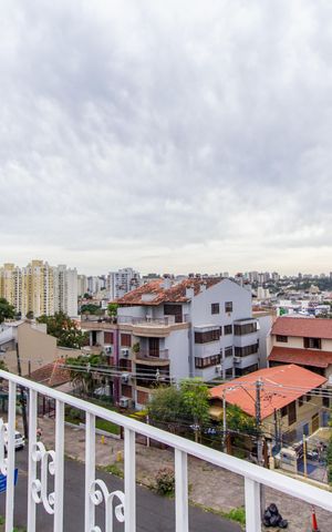 Casa de condomínio à venda com 127m², 3 quartos e 2 vagas Casa de condomínio à venda com 127m², 3 quartos e 2 vagasVaranda