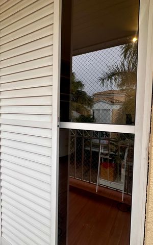 Casa de condomínio para alugar com 320m², 3 quartos e 5 vagas Casa de condomínio para alugar com 320m², 3 quartos e 5 vagasVaranda