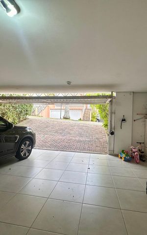 Casa de condomínio para alugar com 320m², 3 quartos e 5 vagas Casa de condomínio para alugar com 320m², 3 quartos e 5 vagasGaragem