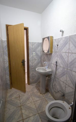 Casa à venda com 270m², 6 quartos e 5 vagasBanheiro social