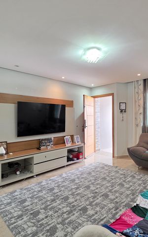 Casa para alugar com 137m², 3 quartos e 2 vagas Casa para alugar com 137m², 3 quartos e 2 vagasSala
