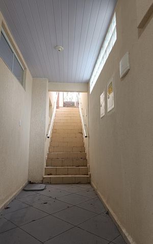 Apartamento para alugar com 60m², 2 quartos e sem vaga Apartamento para alugar com 60m², 2 quartos e sem vagaCORREDOR ESCADA A AREA DE SERVICO