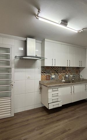 Casa para alugar com 120m², 3 quartos e 2 vagas Casa para alugar com 120m², 3 quartos e 2 vagasCozinha
