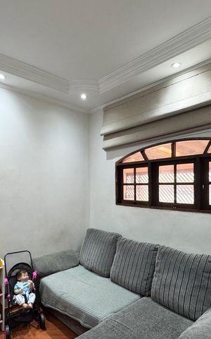 Casa à venda com 180m², 3 quartos e 2 vagas Casa à venda com 180m², 3 quartos e 2 vagasSala