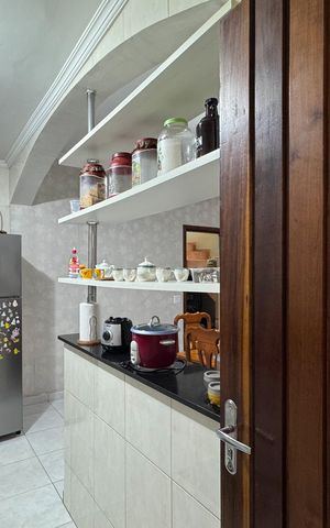 Casa à venda com 180m², 3 quartos e 2 vagas Casa à venda com 180m², 3 quartos e 2 vagasCozinha