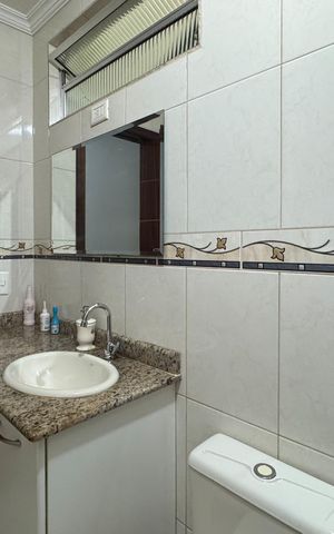 Casa à venda com 180m², 3 quartos e 2 vagas Casa à venda com 180m², 3 quartos e 2 vagasBanheiro - Suíte
