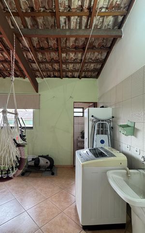 Casa à venda com 180m², 3 quartos e 2 vagas Casa à venda com 180m², 3 quartos e 2 vagasÁrea de Serviço