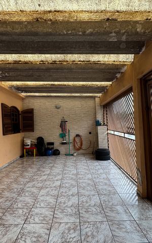 Casa à venda com 180m², 3 quartos e 2 vagas Casa à venda com 180m², 3 quartos e 2 vagasGaragem