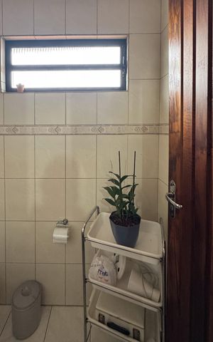 Casa à venda com 180m², 3 quartos e 2 vagas Casa à venda com 180m², 3 quartos e 2 vagasLavabo