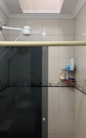 Casa à venda com 180m², 3 quartos e 2 vagas Casa à venda com 180m², 3 quartos e 2 vagasBanheiro - Suíte