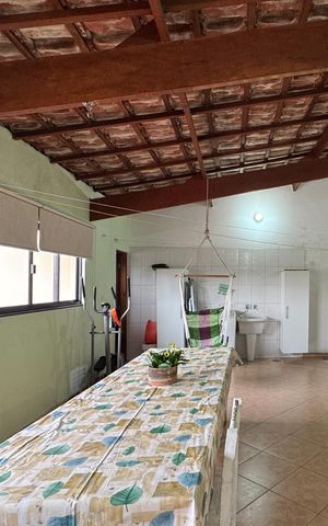 Casa à venda com 180m², 3 quartos e 2 vagas Casa à venda com 180m², 3 quartos e 2 vagasÁrea gourmet