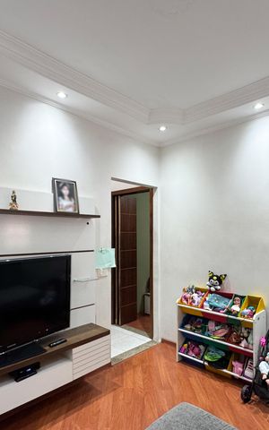 Casa à venda com 180m², 3 quartos e 2 vagas Casa à venda com 180m², 3 quartos e 2 vagasSala