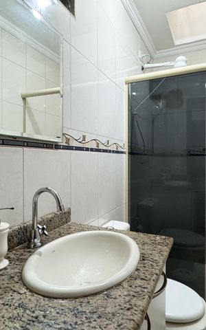 Casa à venda com 180m², 3 quartos e 2 vagas Casa à venda com 180m², 3 quartos e 2 vagasBanheiro - Suíte