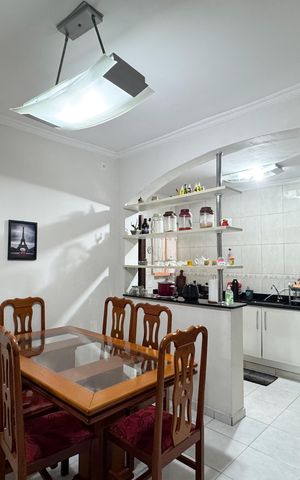 Casa à venda com 180m², 3 quartos e 2 vagas Casa à venda com 180m², 3 quartos e 2 vagasCopa