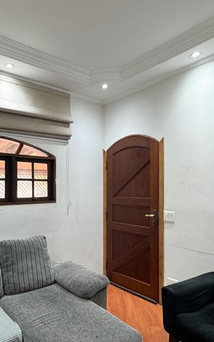 Casa à venda com 180m², 3 quartos e 2 vagas Casa à venda com 180m², 3 quartos e 2 vagasSala