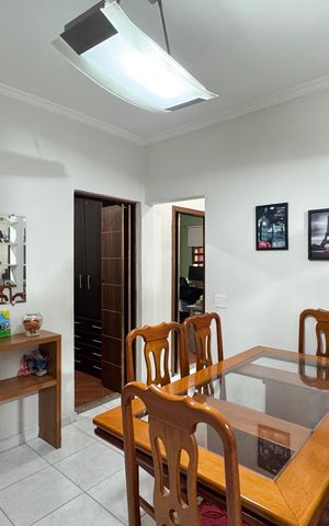 Casa à venda com 180m², 3 quartos e 2 vagas Casa à venda com 180m², 3 quartos e 2 vagasCopa