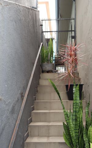 Casa para alugar com 70m², 2 quartos e 1 vagaEscadas