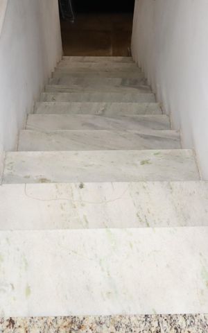 Casa para alugar com 70m², 2 quartos e 1 vagaEscadas