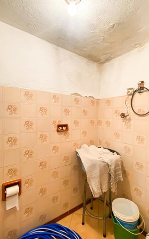 Casa à venda com 297m², 4 quartos e 4 vagas Casa à venda com 297m², 4 quartos e 4 vagasBanheiro de serviço