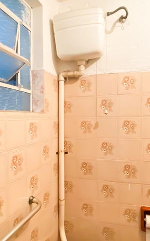 Casa à venda com 297m², 4 quartos e 4 vagas Casa à venda com 297m², 4 quartos e 4 vagasBanheiro de serviço