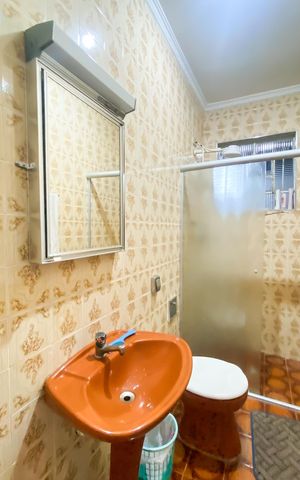 Casa à venda com 297m², 4 quartos e 4 vagas Casa à venda com 297m², 4 quartos e 4 vagasBanheiro social