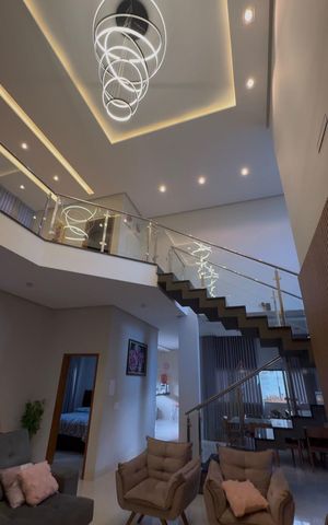 Casa de condomínio para alugar com 335m², 4 quartos e 3 vagas Casa de condomínio para alugar com 335m², 4 quartos e 3 vagasSala