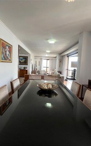 Apartamento à venda com 232m², 4 quartos e 4 vagas