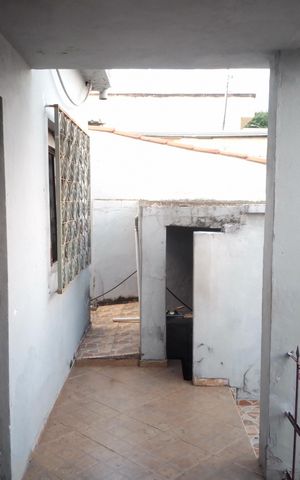 Casa à venda com 360m², 2 quartos e 1 vaga Casa à venda com 360m², 2 quartos e 1 vagaVaranda da Entrada