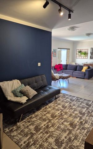 Casa para alugar com 320m², 3 quartos e 3 vagas Casa para alugar com 320m², 3 quartos e 3 vagasSala