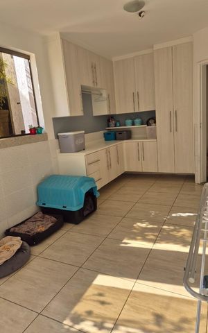 Casa para alugar com 320m², 3 quartos e 3 vagas Casa para alugar com 320m², 3 quartos e 3 vagasÁrea de serviço