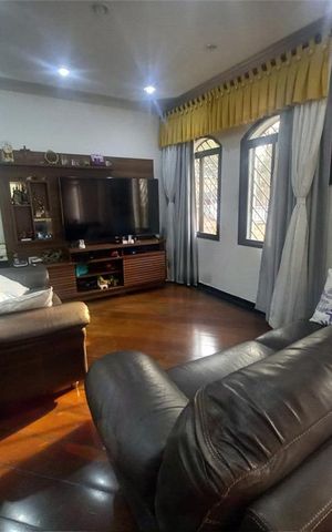 Casa à venda com 290m², 4 quartos e 5 vagas