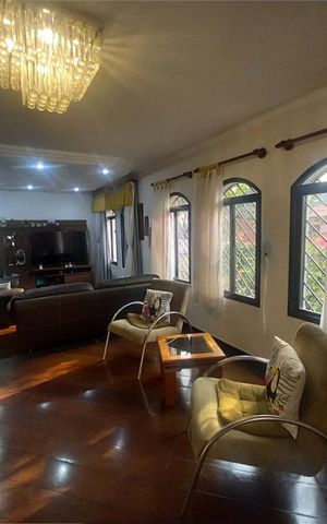 Casa à venda com 290m², 4 quartos e 5 vagas